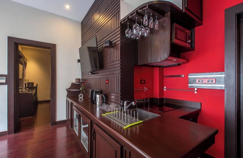 Downtown Siem Reap Villa | Luxury Suite Villa with Rooftop Private Pool l Breakfast, Free Bike & Wifi