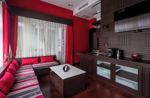 Downtown Siem Reap Villa | Luxury Suite Villa with Rooftop Private Pool l Breakfast, Free Bike & Wifi