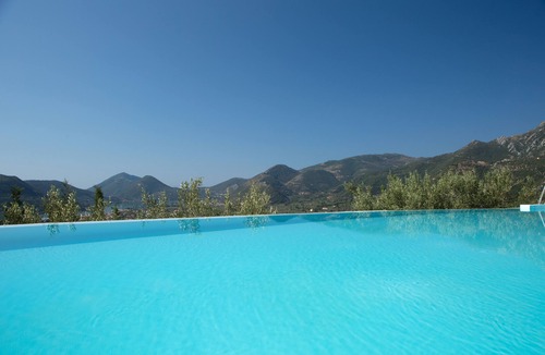 Nidri Villa | Luxury villa overlooking the sea with private pool-Villa Rose
