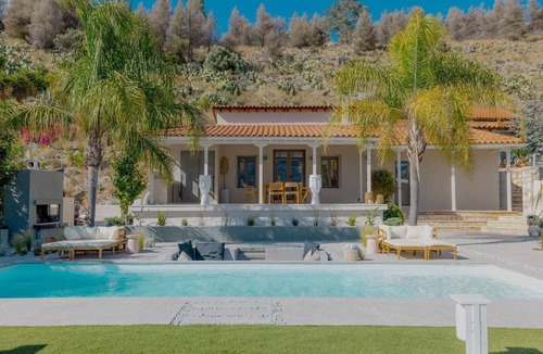 Nafplion City Centre Villa | Luxury Villa w/Pool, Fire Pit & cinema Nafplio