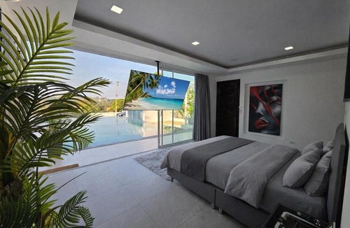 Plai Laem Villa | Luxury Villa with Unique Glass Pool 5BR 10 Guests