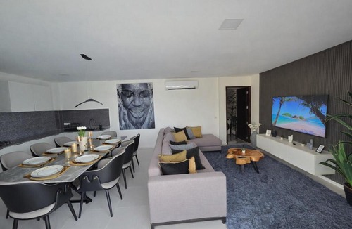 Plai Laem Villa | Luxury Villa with Unique Glass Pool 5BR 10 Guests