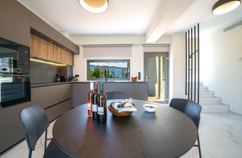 Potistiria House | Luxus-Villa Freier beheizter Pool Atemberaubende Aussicht Kreta by Interhome