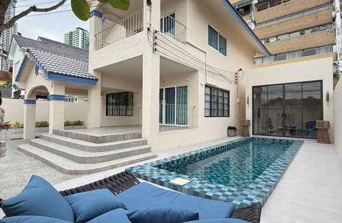 South Pattaya Villa | M Casa Palmera Poll Villa