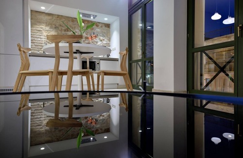 Kerameikos Villa | Magnificent Athens Villa | 1 Bedroom | Villa Aizen | Garden View