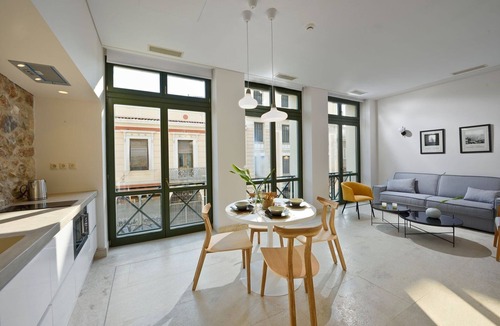 Kerameikos Villa | Magnificent Athens Villa | 1 Bedroom | Villa Aizen | Garden View
