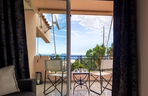 Porto Heli Apartment | Maison of apartments next to the beach-Studio Grey