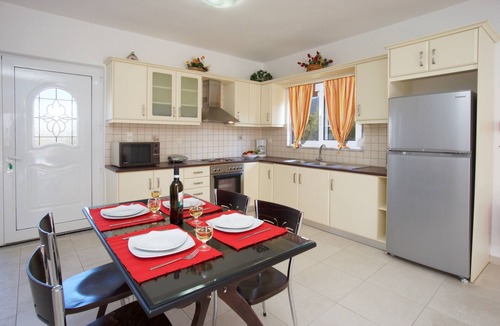 Karavomylos House | Maisonette With Shared Pool, Sea And Mountain Views
