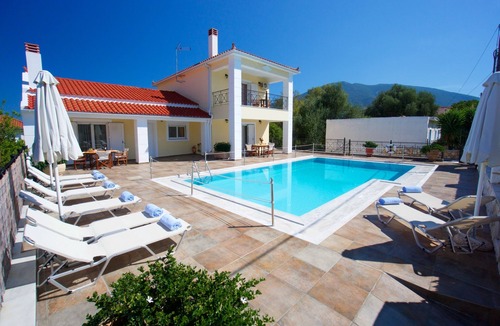 Karavomylos House | Maisonette With Shared Pool, Sea And Mountain Views
