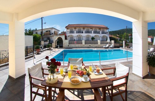 Karavomylos House | Maisonette With Shared Pool, Sea And Mountain Views