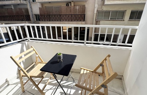 Larnaca City Centre Apartment | Majestic Beachfront Larnaka Finikoudes