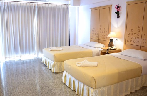 Nai Muang Hotel | Maneerote Hotel Surin