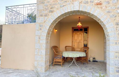 Karvelas Apartment | Mani family friendly, mountain house with parking
