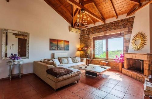 Riglia Apartment | Mani's Aura Seaside-Spacious Summer Retreat