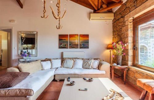 Riglia Apartment | Mani's Aura Seaside-Spacious Summer Retreat