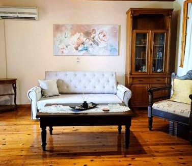 Karavomylos House | Marlene