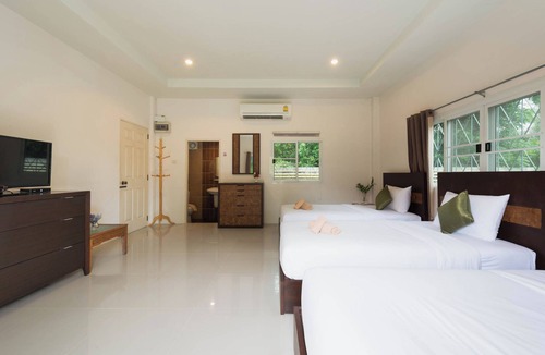 Sam Roi Yot Bed & Breakfast | Marvellous bed & breakfast with AC in Tambon Sam Roi Yot