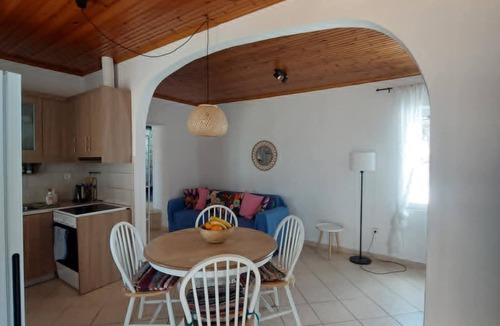 Methoni Apartment | Marvelous 2-bedroom apartment with AC in quaint Methoni
