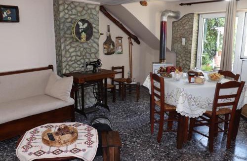 Kymi-Aliveri Apartment | Mary's house