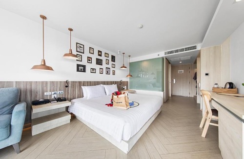 North Pattaya Hotel | Mayaana Beach Resort Pattaya - Formerly Golden Tulip Pattaya Beach Resort