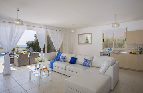 Mazotos Villa | Mazotos Seaview Villa Iris
