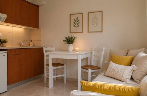 Gialos House | Mear Holiday Home - Cozy Summer Getaway