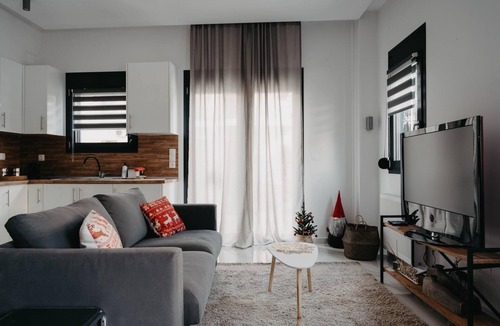 Trikala Apartment | Minimal Condo Trikala Town