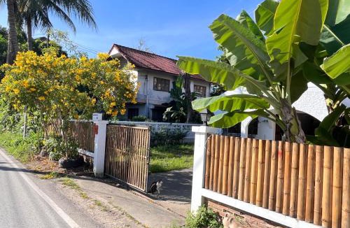 San Sai House | Minimal Cozy-House Bamboo gate Pets Friendly Chiangmai