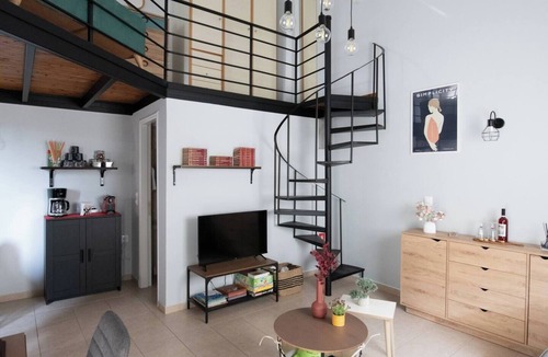 Kastellocampos Apartment | Minimal loft at Kastellokampos