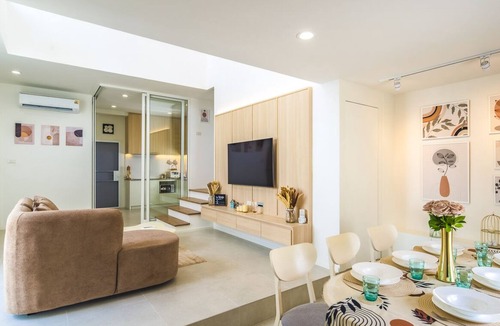 San Sai Villa | Minimal Luxury 4 Bedroom Home - Walk to Shopping and Supermarket.