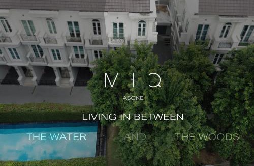 Bangkok Central Business District Villa | MIQ 808 Designer Townhouse Asok BTS - Entire 3 Bedroom with Pool - Sleeps 16 Guests