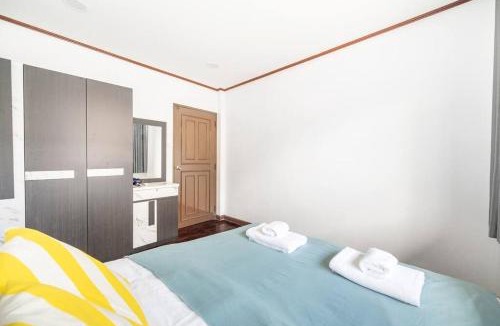 Samsen Nok Villa | MIQ HK16 - 3BR Huai Khwang MRT with Pool Table near Jodd Fair