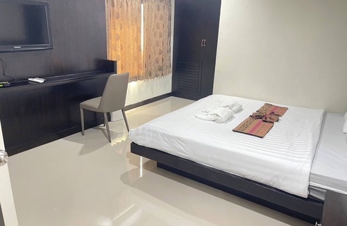 Pak Nakhon Hotel | Miracle Moon Resident