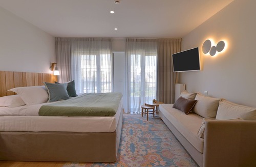 Khalandrion Hotel | MIRIVILI | Hospitality & Wellness