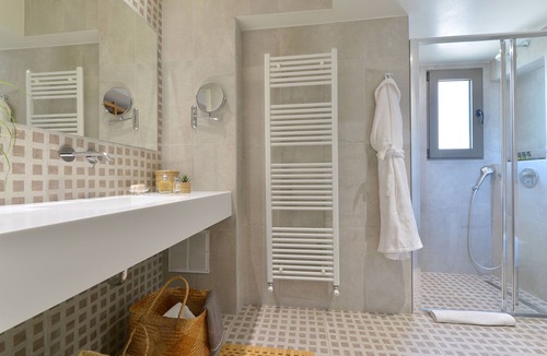 Khalandrion Hotel | MIRIVILI | Hospitality & Wellness