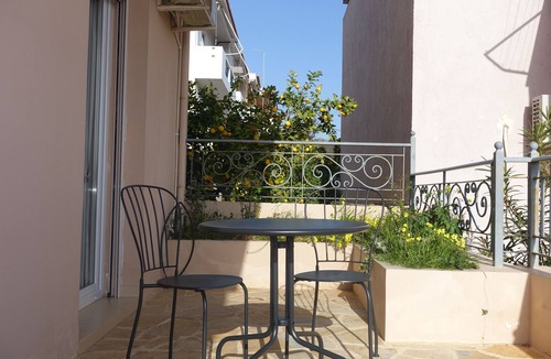 Perdhika Apartment | Miss Nefeli - Sublime Stone Appartment in Perdika, Aegina Island