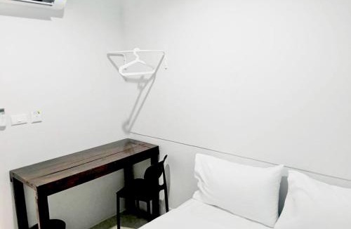 Wat Bowon Niwet Hostel | Mitr Inn Khaosan BKK