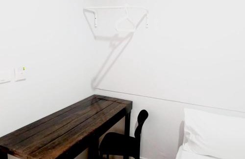 Wat Bowon Niwet Hostel | Mitr Inn Khaosan BKK