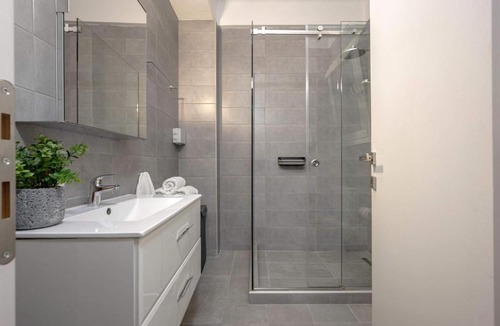 Koukaki Apartment | Modern 1BR in Koukaki l Balcony l Near Acropolis