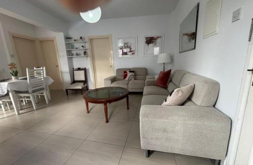 Larnaca City Centre Apartment | Modern 2BR Apartment 70m from Finikoudes beach