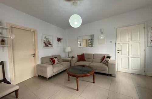 Larnaca City Centre Apartment | Modern 2BR Apartment 70m from Finikoudes beach