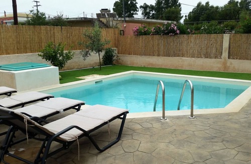 Ag. Georgios Villa | Modern 3 bedroom villa with pool