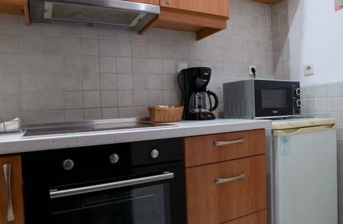 Edessa Apartment | Modern apartment overlooking downtown