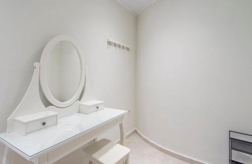 Thissio Apartment | Modern apt at Thisio next to the metro station