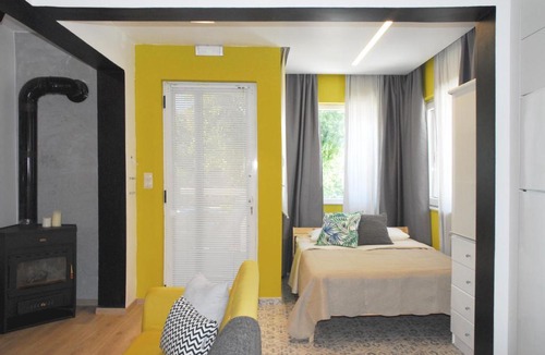 Heraklion Apartment | Modern house with garden and bathroom TV in front of the Venetial Walls