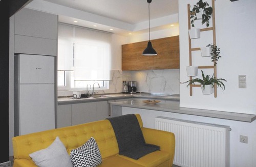 Heraklion Apartment | Modern house with garden and bathroom TV in front of the Venetial Walls