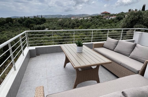 Kompi House | Modern & Luxury Maisonette