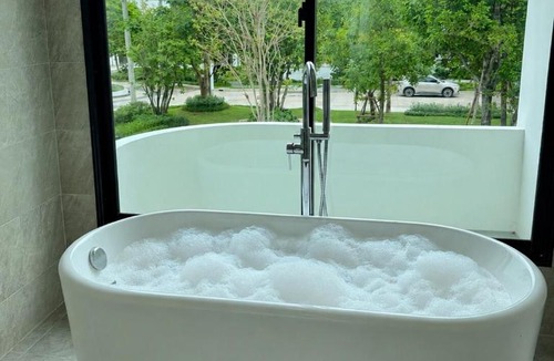 Lat Krabang House | Modern Pool Villa Near BKK Airport 6 Guests