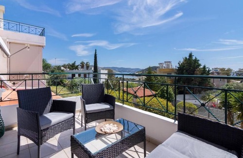 Anavyssos Apartment | Modern Sea View Apartment with Balcony