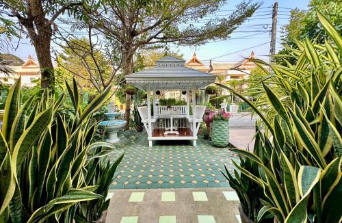 Nong Chom Villa | Modern Thai Style Garden Home